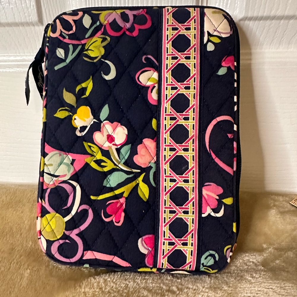 Vera Bradley Quilted Tablet Zippered Case Navy Floral W/Card Slot EUC